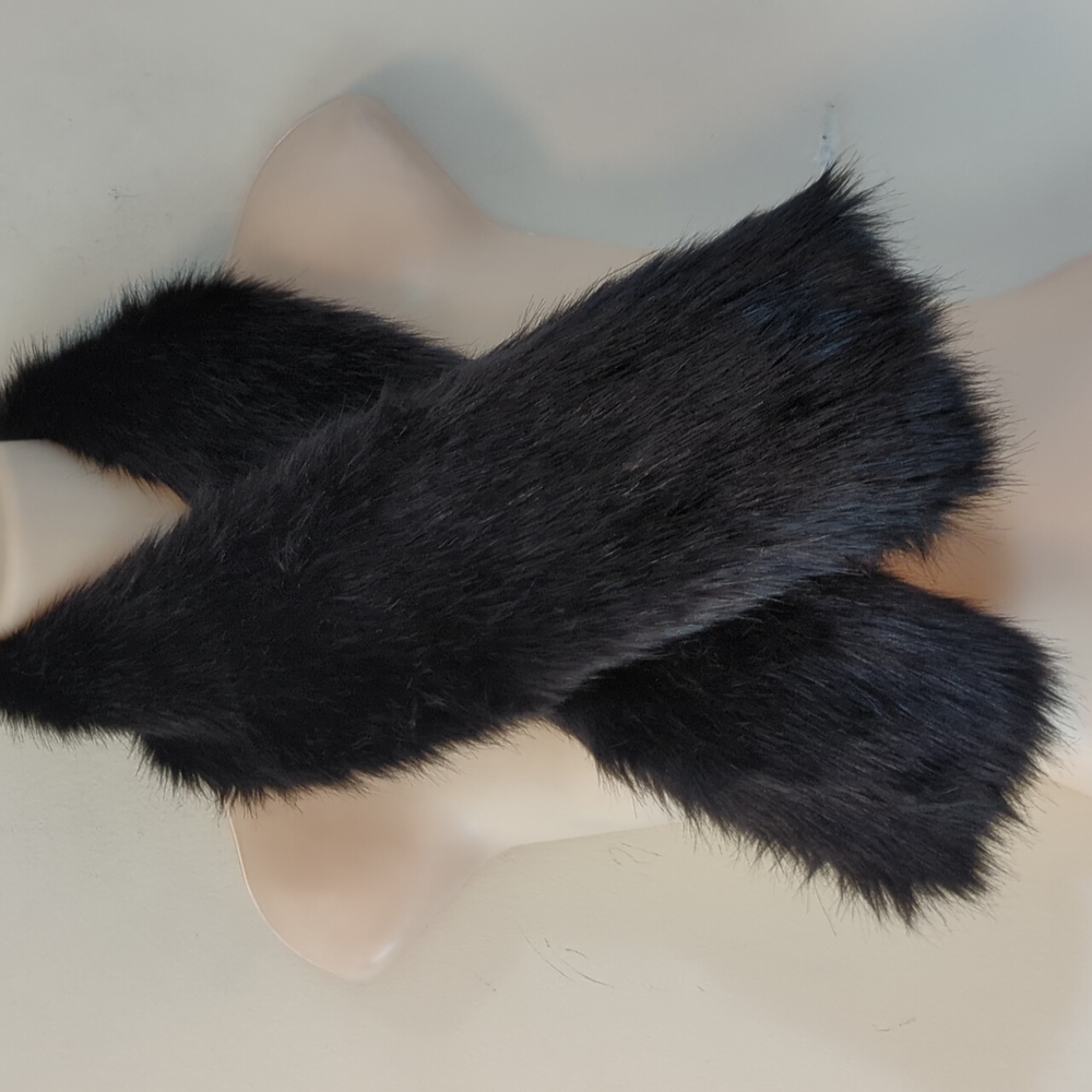 Unreal Fur Faux Stole - Picture 13 of 16